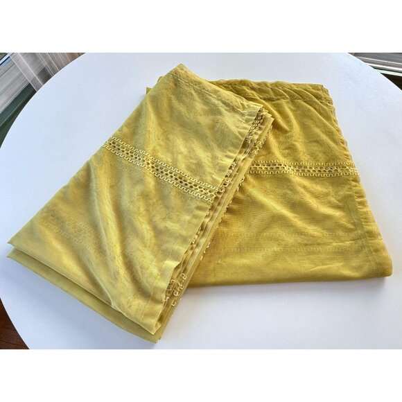 Vintage 70s curtain, muted lime green, open weave embroidered daisies, 1 panel - Picture 10 of 10